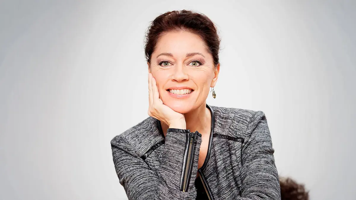 Ann E Knudsen